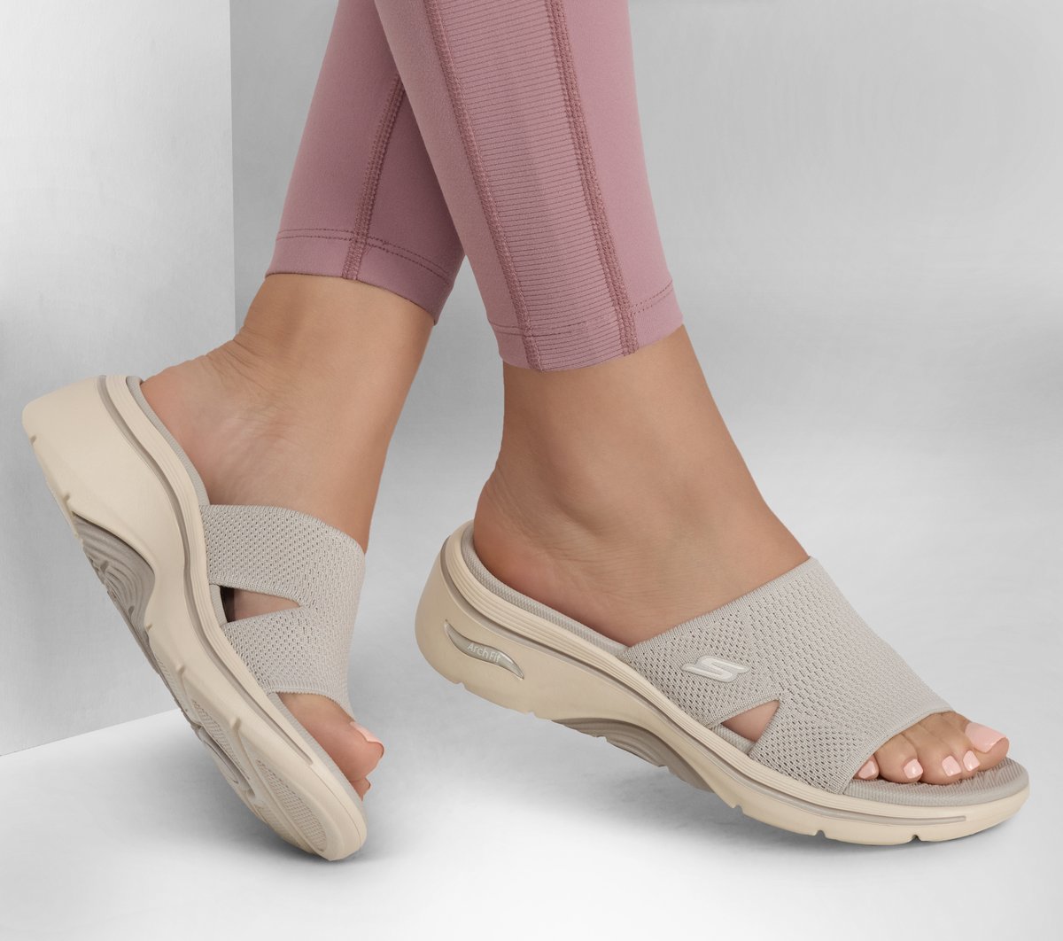 Skechers GO WALK Arch Fit 2.0 Sandal - Dakota
