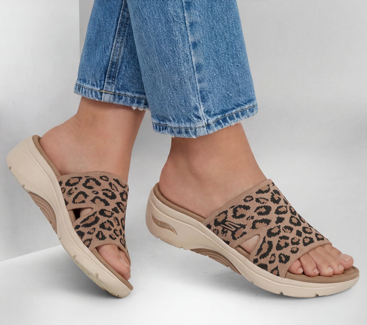 Skechers GO WALK Arch Fit 2.0 Sandal - Remi