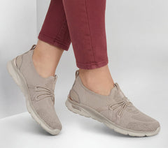 Skechers Arch Fit Sunny - Flutter Step